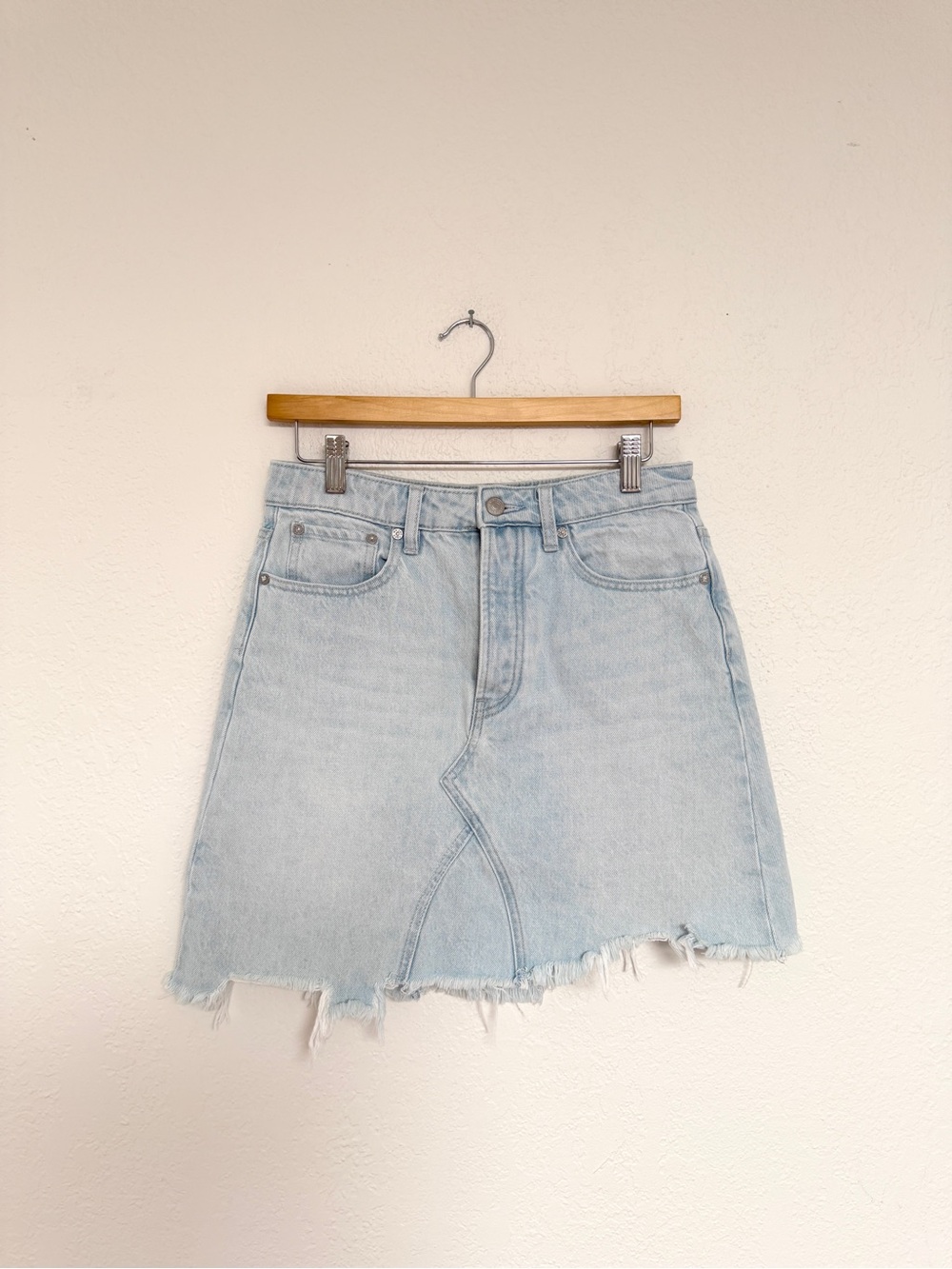 WE THE FREE going rogue light blue Light jagged hem mini jean denim skirt / size